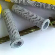 Jakie kołki do szafek wiszących zapewnią stabilność i bezpieczeństwo?