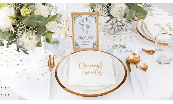 Zdjęcie Jakie kwiaty na chrzest na stół? Eleganckie i wyjątkowe propozycje