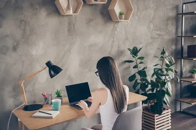 Zdjęcie Jak siedzieć na krześle, by uniknąć bólu pleców i poprawić komfort